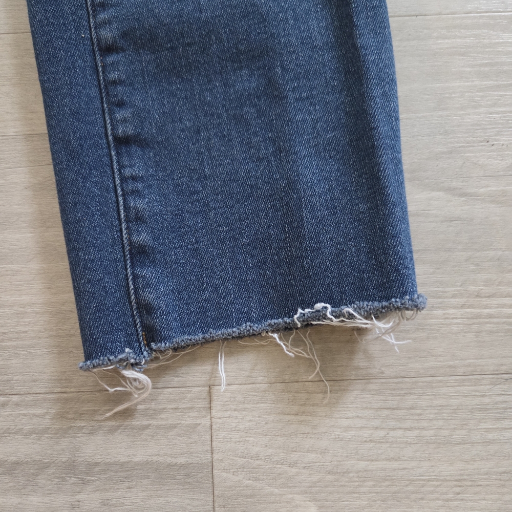 Good American Straight Leg with Raw Hem - Picture 3 of 9